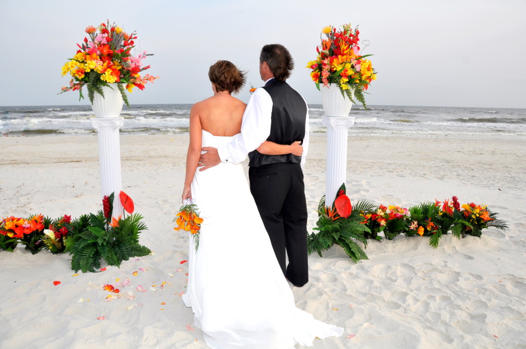 tropical wedding facing the sea 